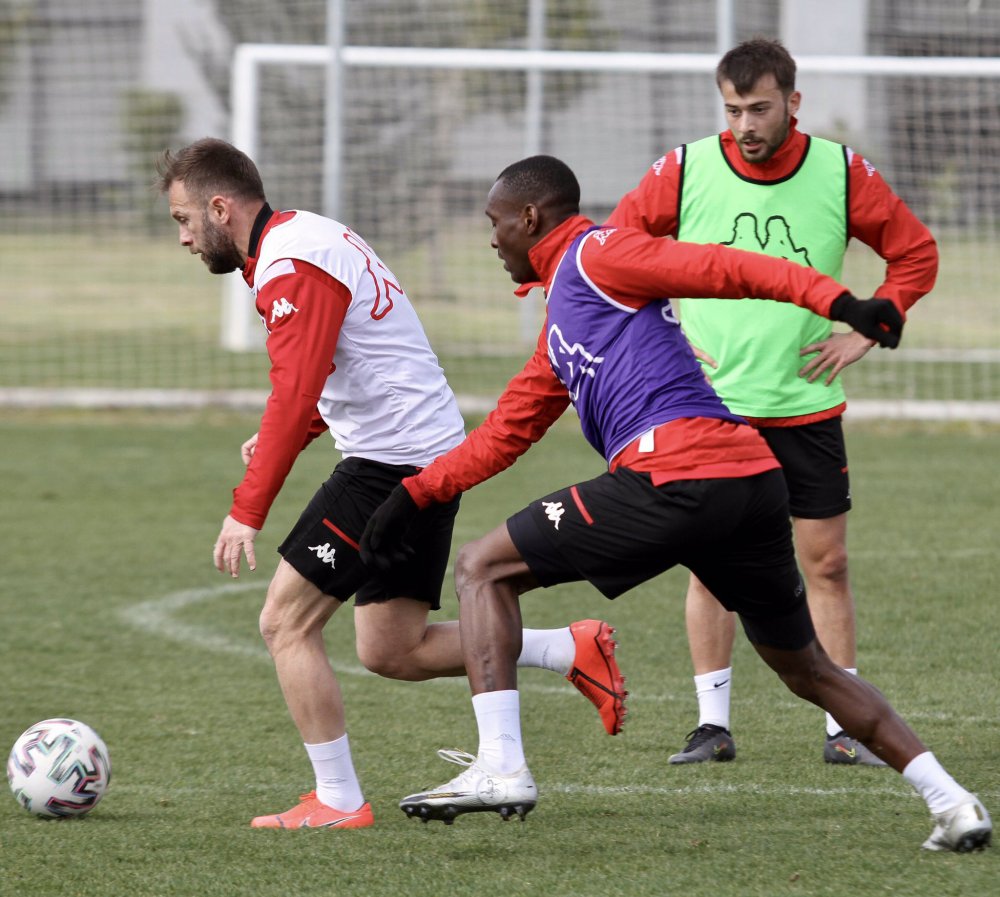 Antalyaspor, Fenerbahçe karşısında 55 yıllık tarihinde ilki yaşamak istiyor