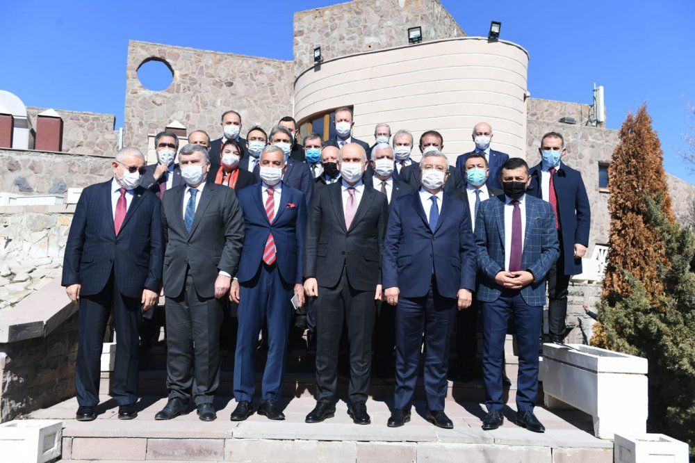 Bakan Karaismailoğlu: Anadolu'daki karayolu yatırımlarımız devam edecek