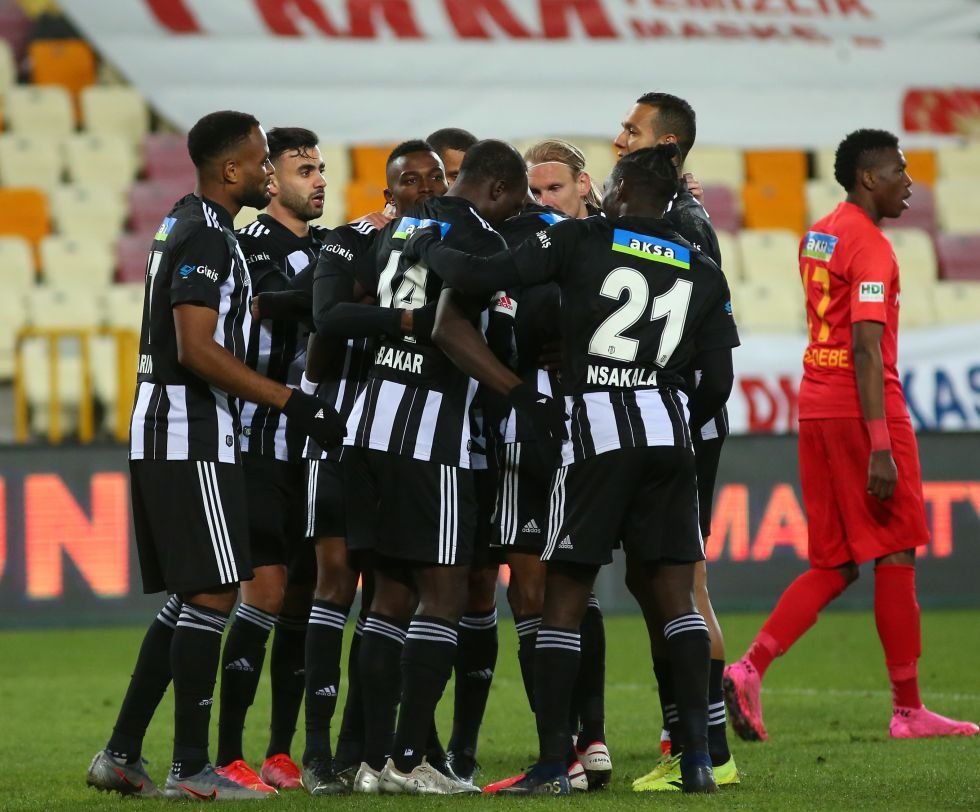 Beşiktaş emin adımlarla ilerliyor