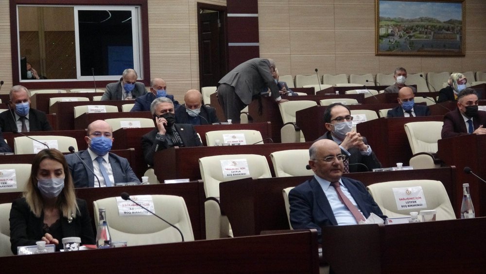 Erzurum Valisi Memiş: Esnafımız iş yeri kapansın istemiyorsa kurallara riayet etmeli