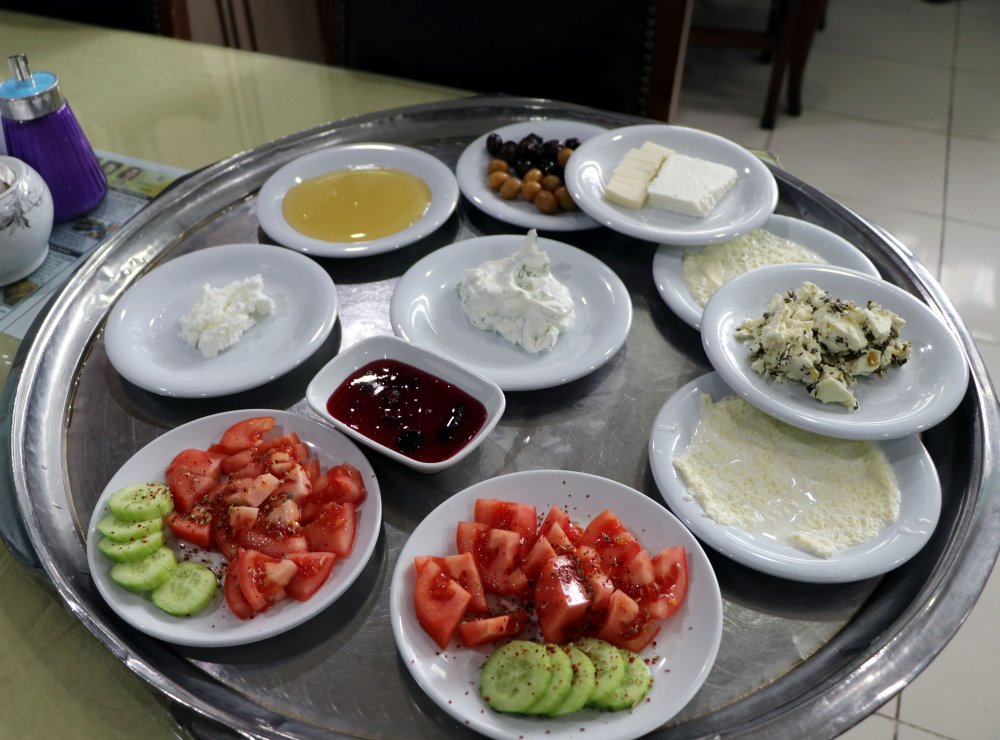 Kademeli normalleşme ile meşhur Van kahvaltısına yoğun ilgi