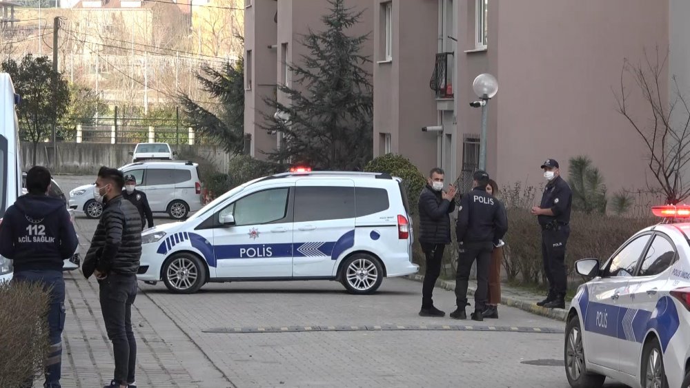 Arnavutköy'de eşi ve çocuğunu rehin alan kişi gözaltına alındı