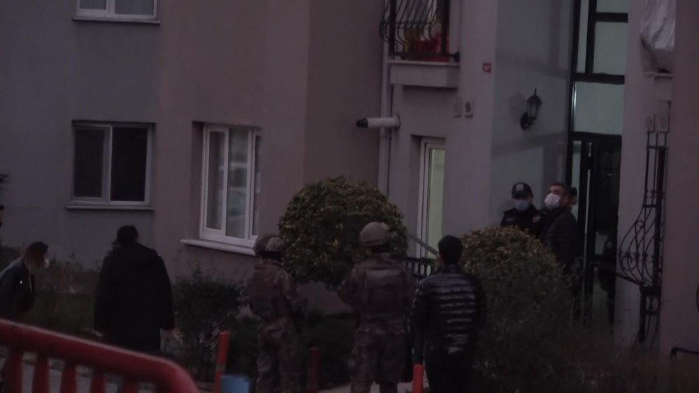 Arnavutköy'de eşi ve çocuğunu rehin alan kişi gözaltına alındı