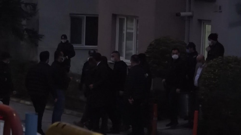 Arnavutköy'de eşi ve çocuğunu rehin alan kişi gözaltına alındı