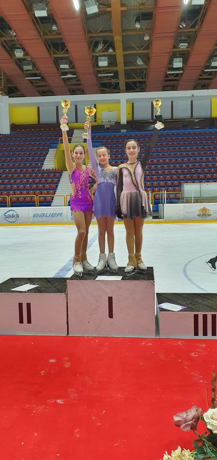 Buz pateninde İzmir'e Sofya'dan 4 madalya