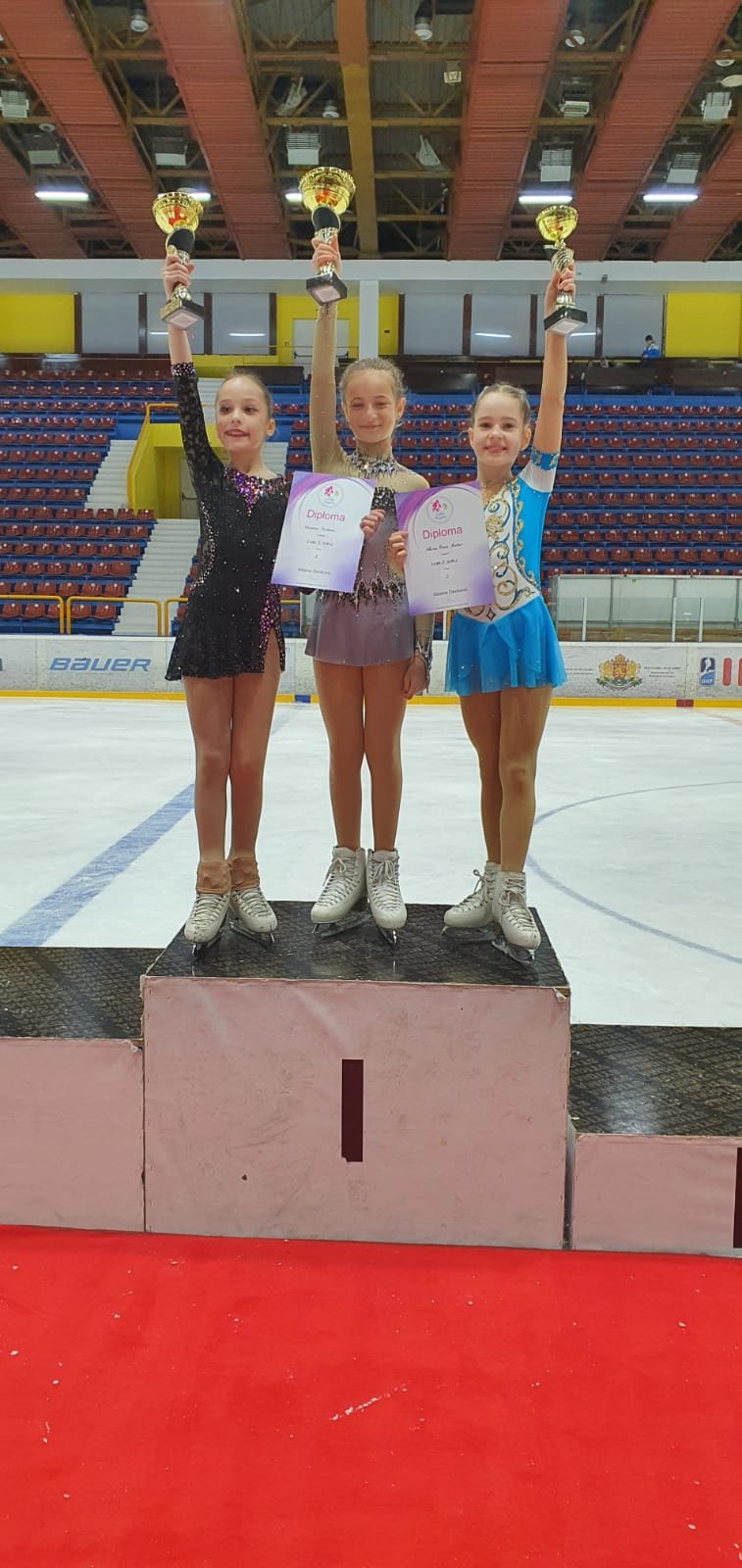 Buz pateninde İzmir'e Sofya'dan 4 madalya