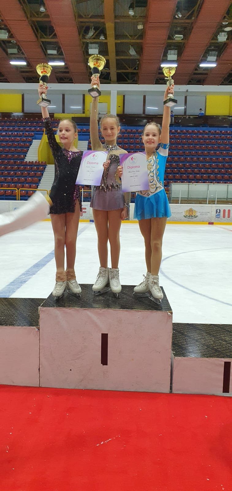 Buz pateninde İzmir'e Sofya'dan 4 madalya