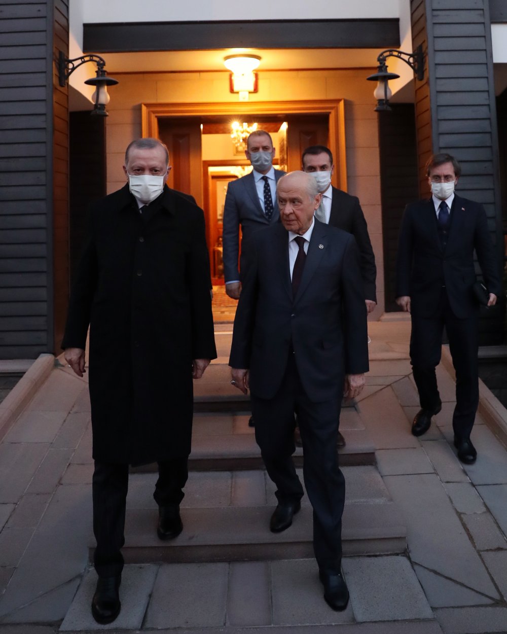 Cumhurbaşkanı Recep Tayyip Erdoğan'ın, MHP Genel Başkanı Devlet Bahçeli'ye 2 ay aranın ardından evinde gerçekleştirdiği ziyaret sona erdi.