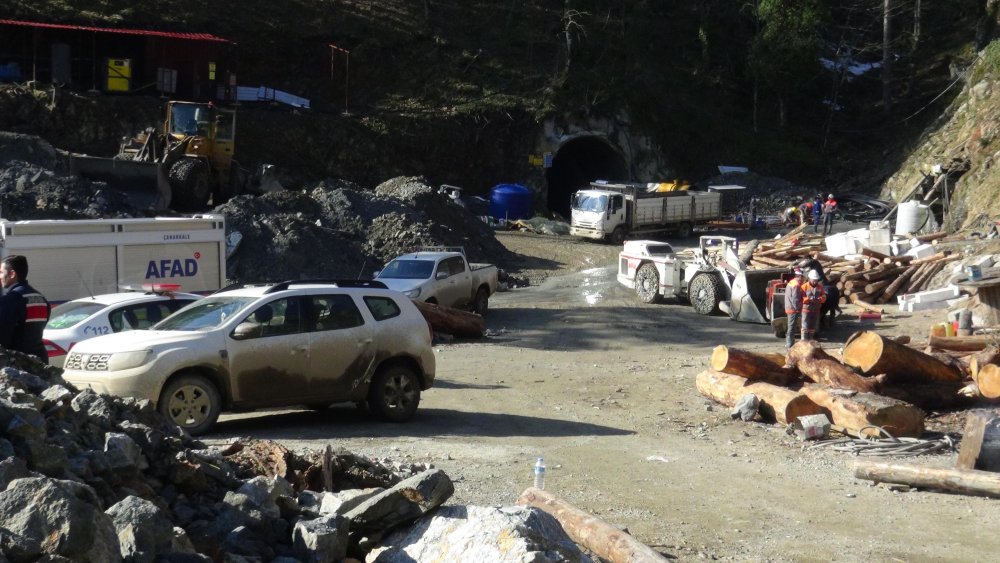 Göçük altında kalan maden işçisini arama çalışmaları 4'üncü gününde