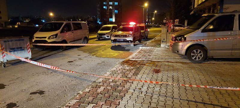 Sultanbeyli'de "Anne ve babası kavga eden genç kız balkondan atladı" iddiası