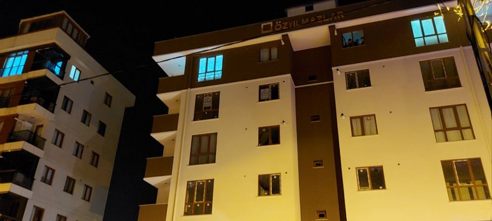 Sultanbeyli'de "Anne ve babası kavga eden genç kız balkondan atladı" iddiası
