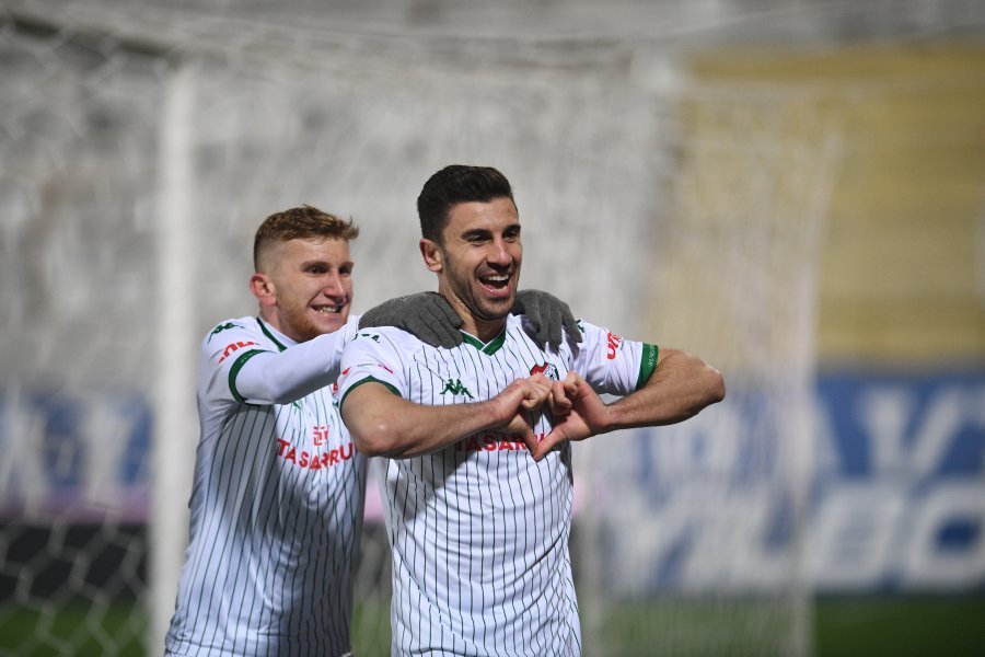 Bursaspor'da Onur Atasayar sevinci