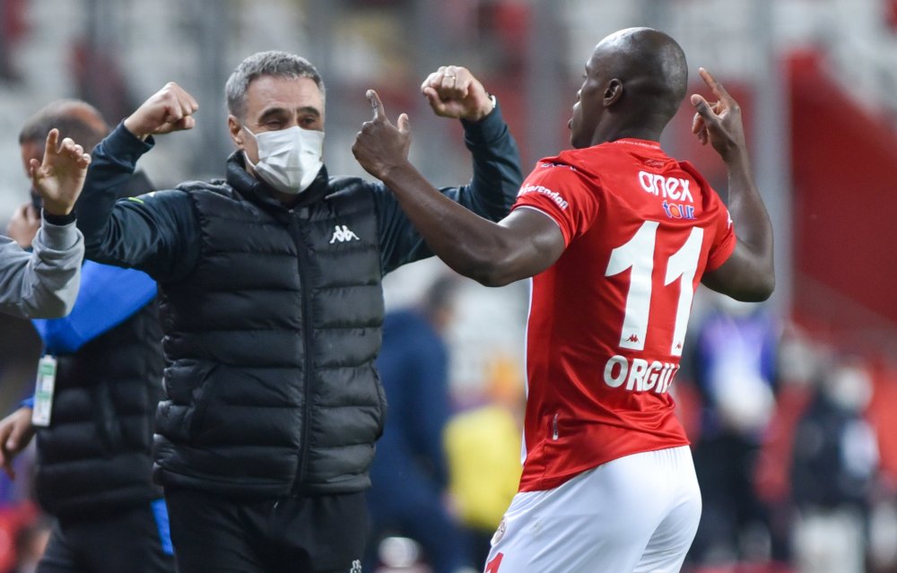 Ersun Yanal, 2021'in yenilmeyen tek teknik direktörü