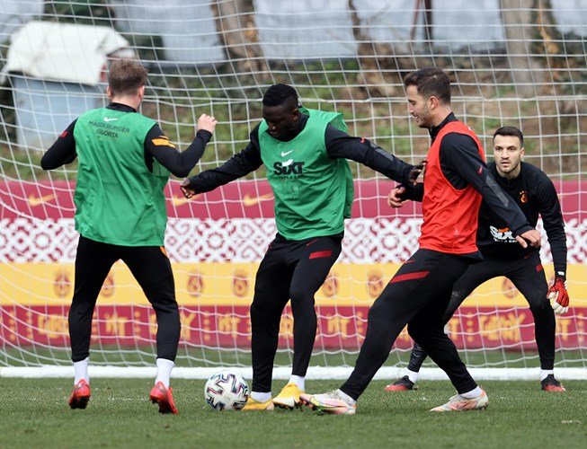 Galatasaray'da Donk'tan kötü haber