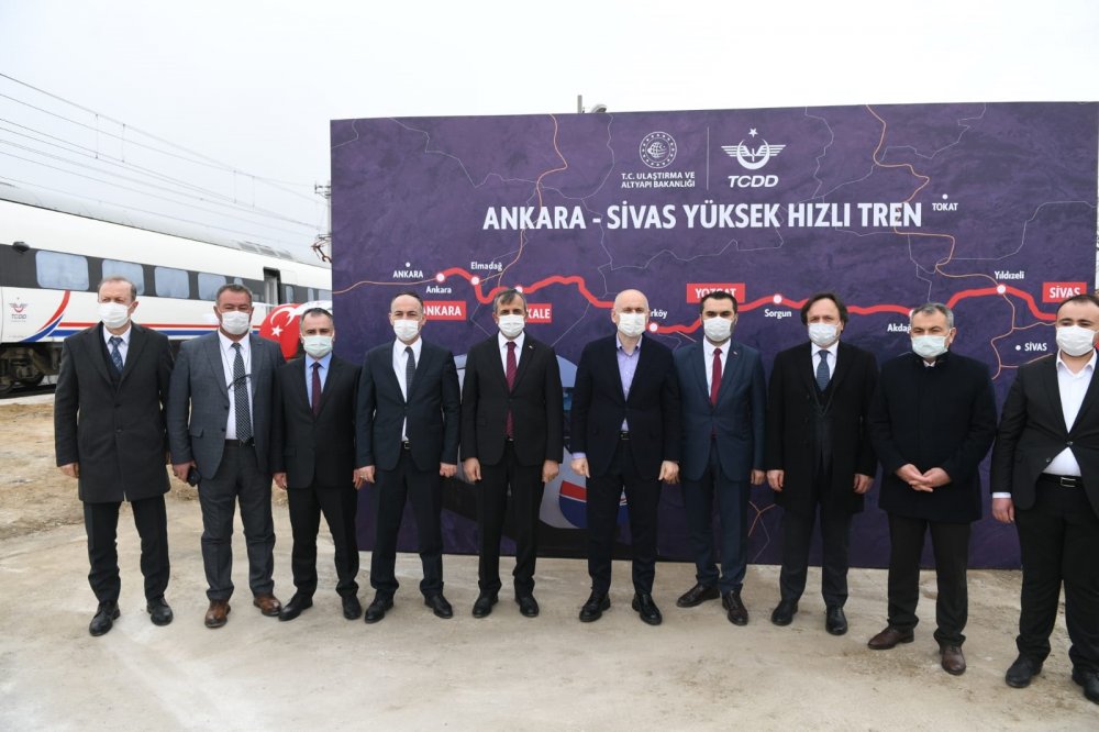 Bakan Karaismailoğlu'ndan Ankara-Sivas YHT hattı açıklaması