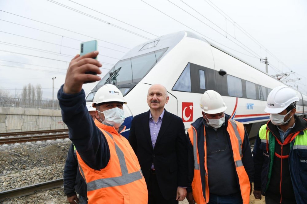 Bakan Karaismailoğlu'ndan Ankara-Sivas YHT hattı açıklaması
