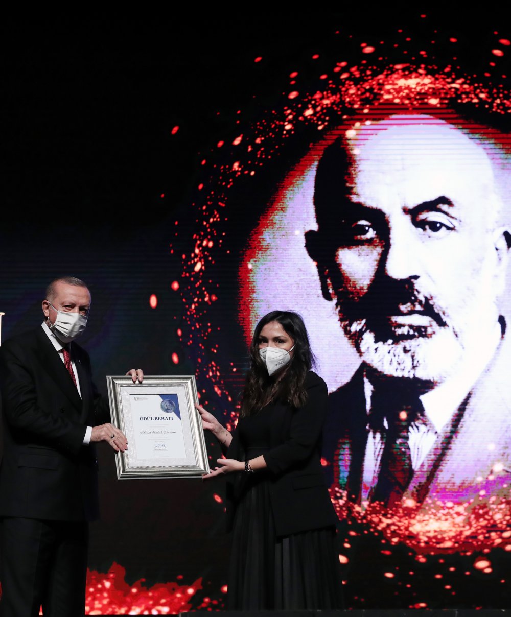 Cumhurbaşkanı Erdoğan: İstiklal Marşımız etrafında kenetlenmeliyiz