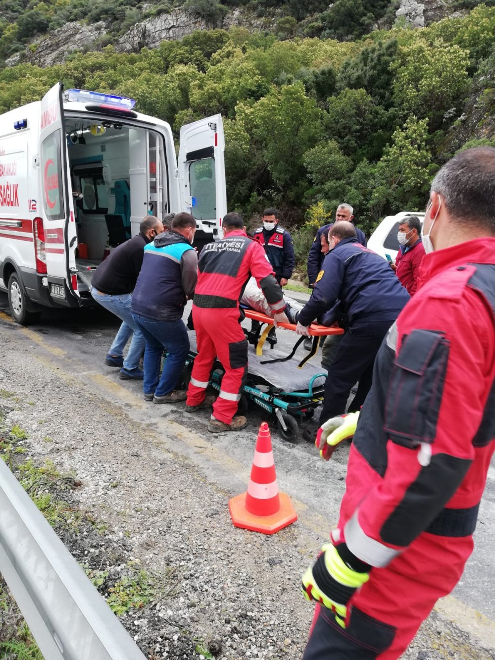 Muğla'da dehşete düşüren kaza: Devrilen beton mikserinin altında kaldı