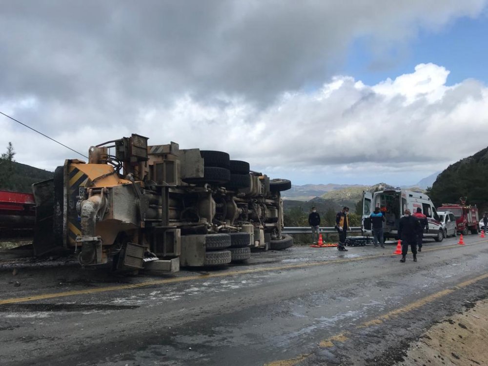 Muğla'da dehşete düşüren kaza: Devrilen beton mikserinin altında kaldı