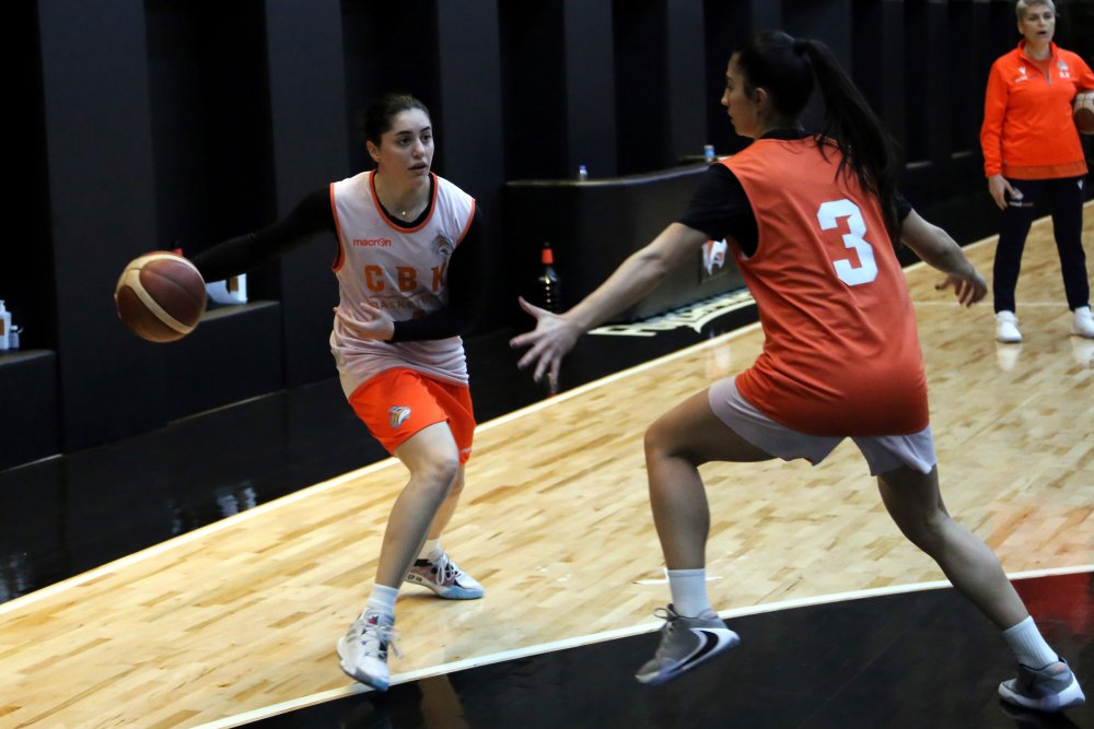 Çukurova Basketbol'dan şehitler için anma