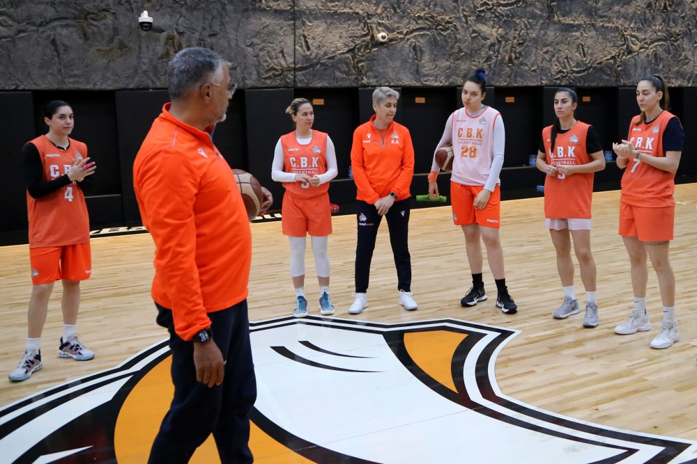 Çukurova Basketbol'dan şehitler için anma