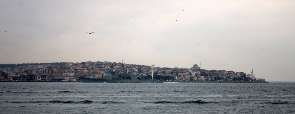 ABD savaş gemisi 'USS Monterey' İstanbul Boğazı'ndan geçti