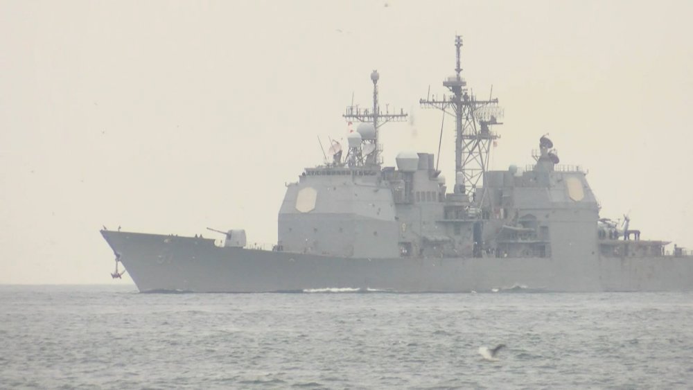 ABD savaş gemisi 'USS Monterey' İstanbul Boğazı'ndan geçti