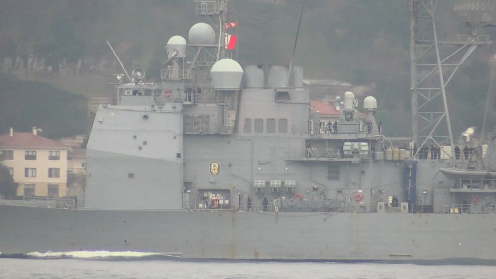 ABD savaş gemisi 'USS Monterey' İstanbul Boğazı'ndan geçti
