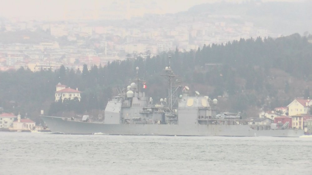 ABD savaş gemisi 'USS Monterey' İstanbul Boğazı'ndan geçti