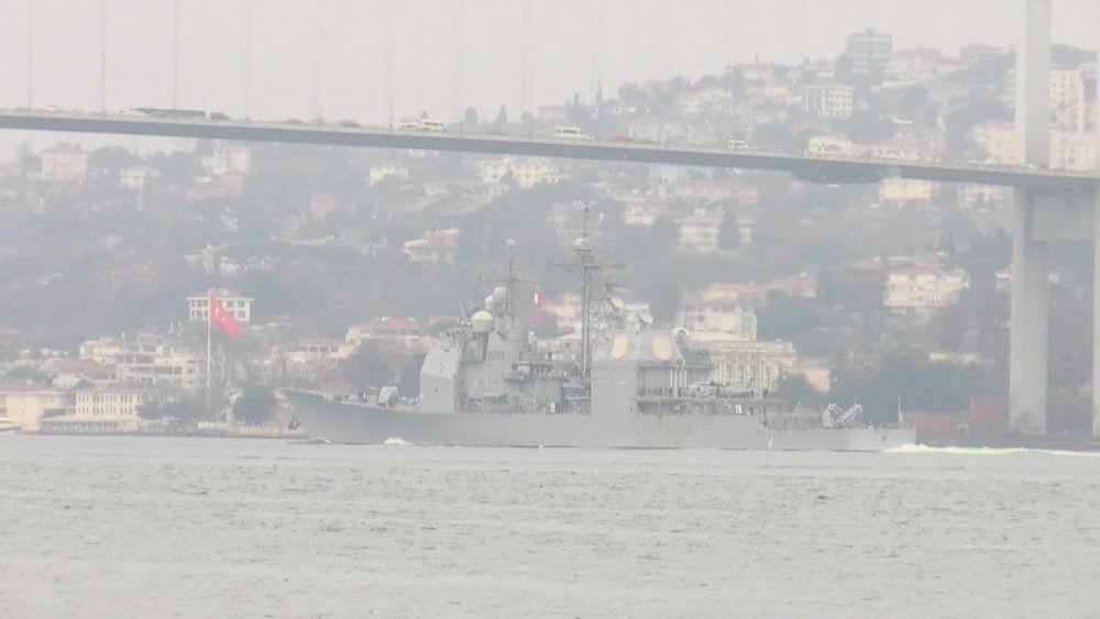 ABD savaş gemisi 'USS Monterey' İstanbul Boğazı'ndan geçti