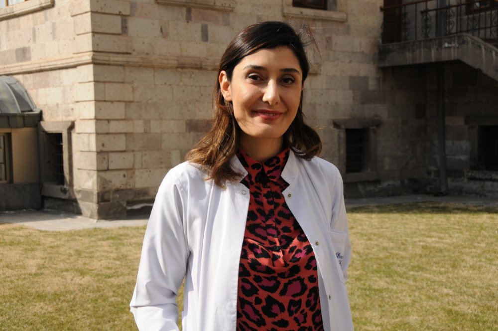 Doç. Dr. Özlüce'den uyarı! Baş ağrınız varsa dikkat... En uyarıcı semptomu bu!