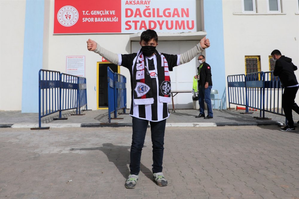 Aksaray Valiliği sürprizi ile down sendromlu Fahrettin taraftarı olduğu takımın maçını izledi