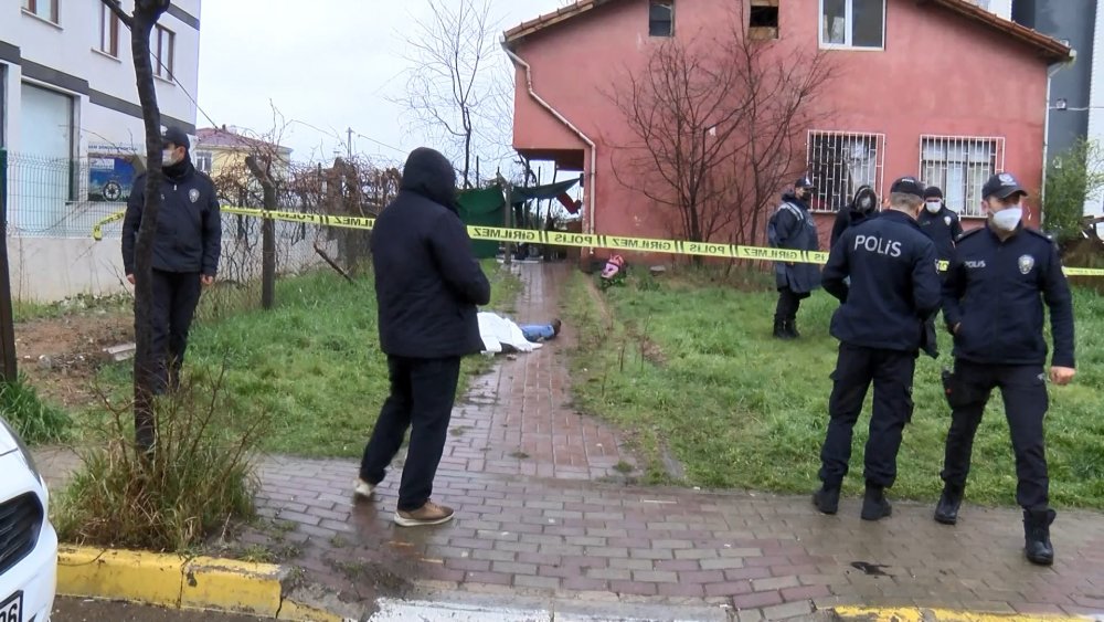 Annesiyle görüşmesini istemediği kişiyi bıçakladı