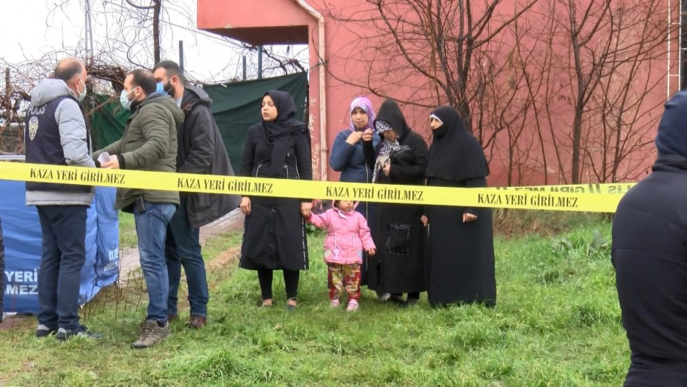 Annesiyle görüşmesini istemediği kişiyi bıçakladı