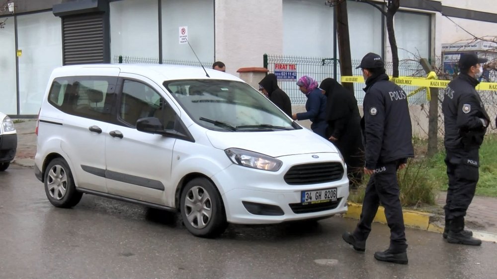 Annesiyle görüşmesini istemediği kişiyi bıçakladı