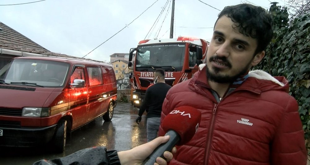 Beykoz'da binanın çatısına yıldırım düştü!