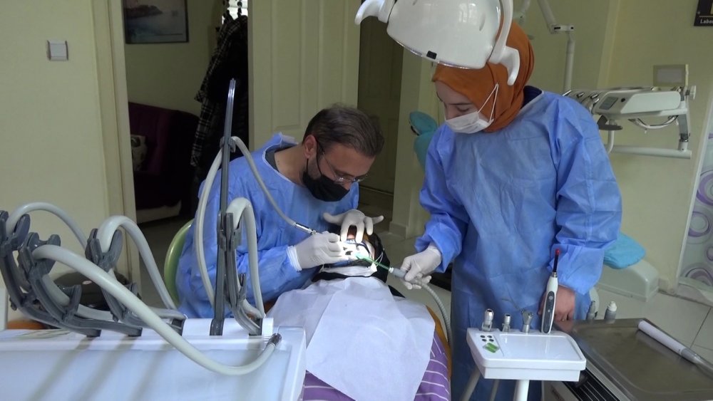 Diş Hekimi Bayraktar'dan önemli uyarı! ‘Pandemi nedeniyle diş tedavilerinizi ihmal etmeyin’