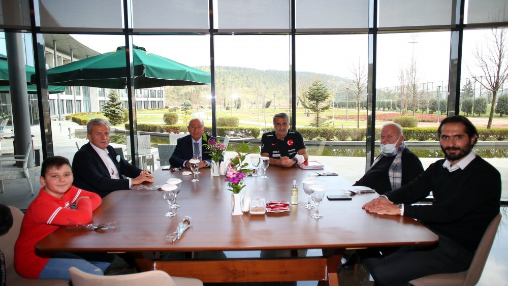 TFF Başkanı Özdemir'den Milli Takıma ziyaret