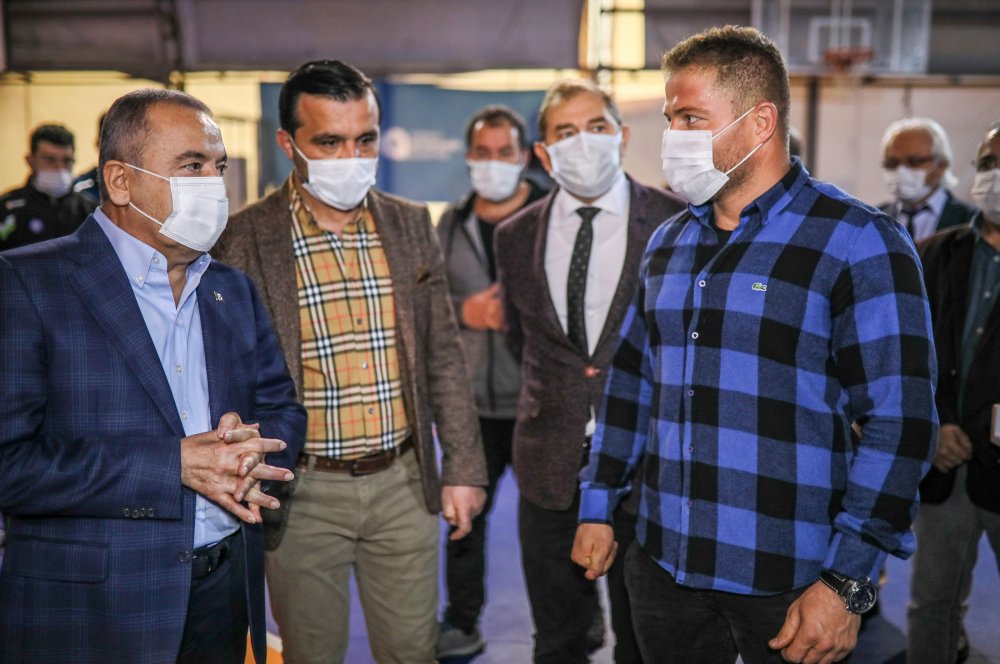 Başkan Böcek’ten ‘manevi oğlum’ dediği Balaban’a destek