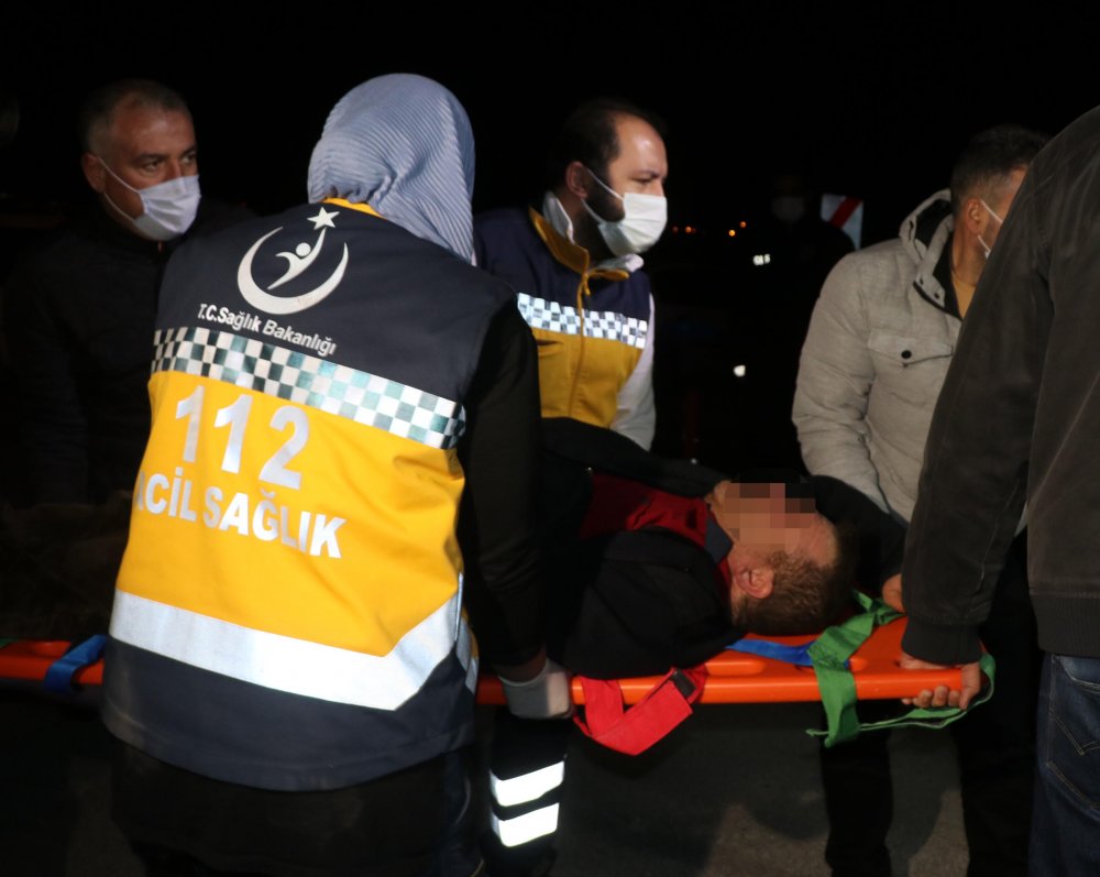 Eşiyle barışmak için yüksek gerilim hattına çıktı