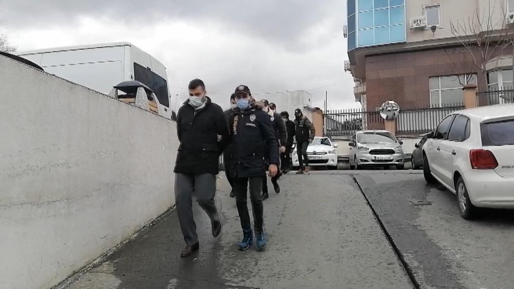 Banka sistemine girerek büyük vurgun yapan çetenin 5 üyesi yakalandı