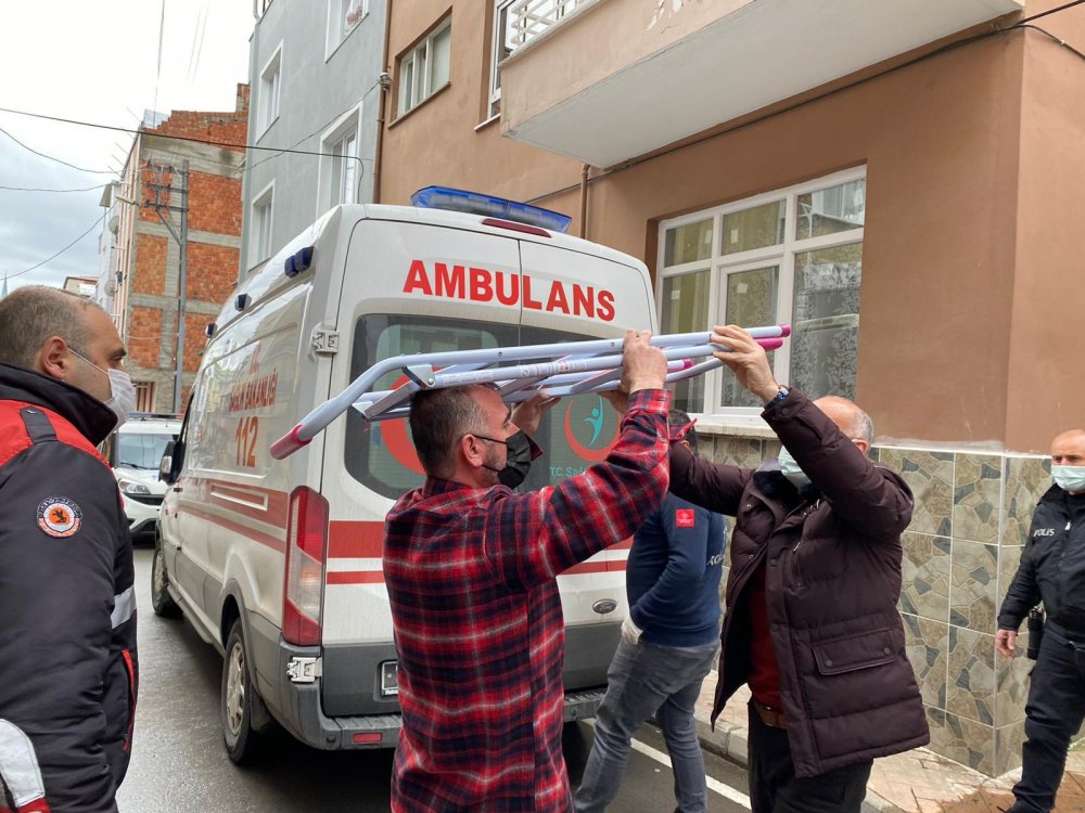 Samsun'da bir vatandaşın kafasına demir merdiven saplandı