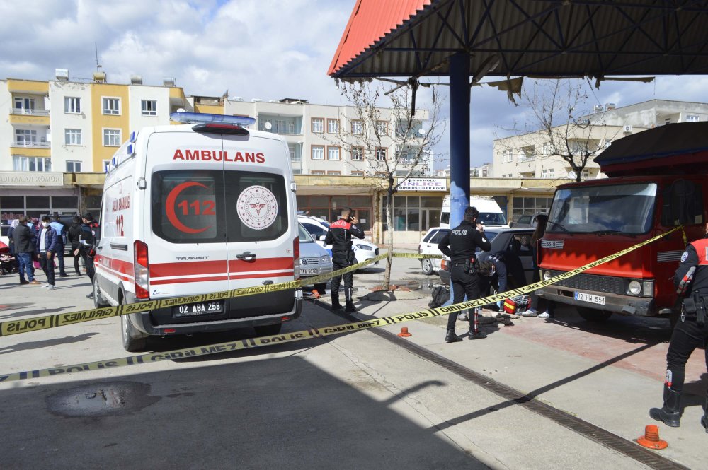 Fotoğraf sanatçısının cansız bedeni kaldırımda bulundu
