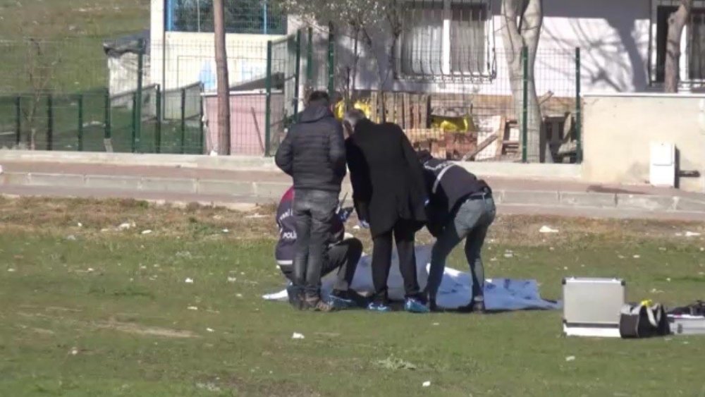 Polisin ikna çabaları sonuçsuz kaldı! Herkesin gözü önünde intihar etti...