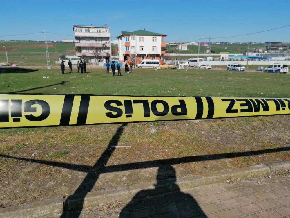 Polisin ikna çabaları sonuçsuz kaldı! Herkesin gözü önünde intihar etti...