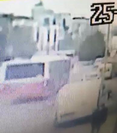 İzmir'de yola fırlayan çocuk seyir halindeki otobüse çarptı!
