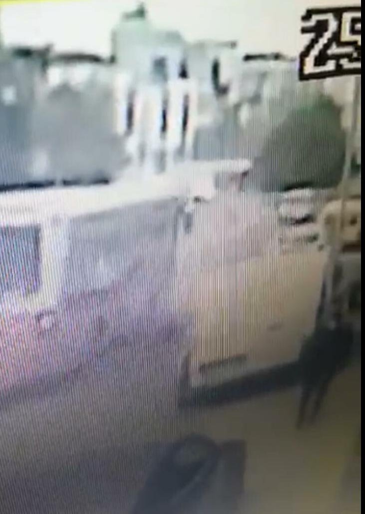İzmir'de yola fırlayan çocuk seyir halindeki otobüse çarptı!