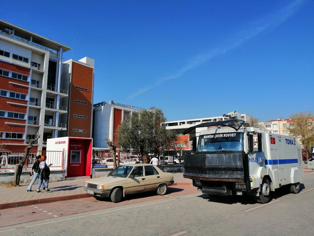 Manisa'da husumetliler arasında silahlı kavga