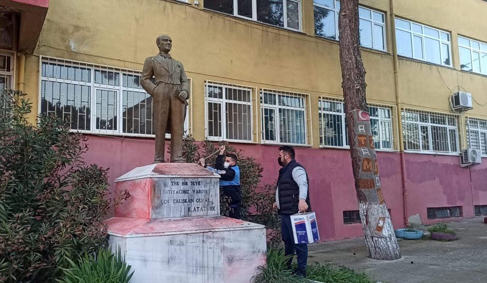Tekirdağ'da Atatürk heykeline çirkin saldırı