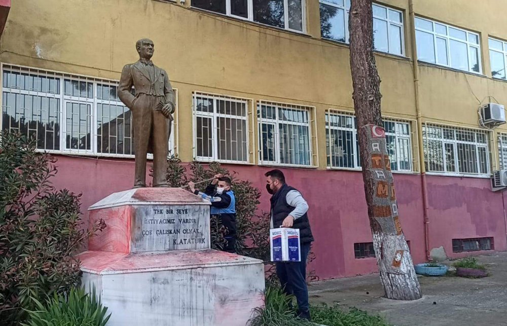 Tekirdağ'da Atatürk heykeline çirkin saldırı
